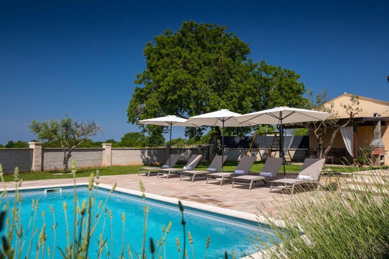Activity Villa Gita With Pool And Grill In Tinjan 외부 사진