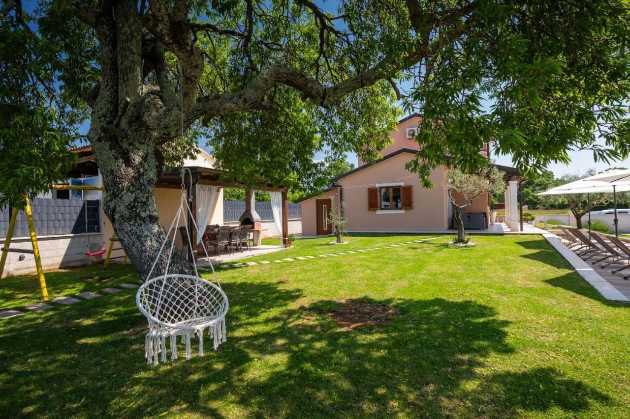 Activity Villa Gita With Pool And Grill In Tinjan 외부 사진