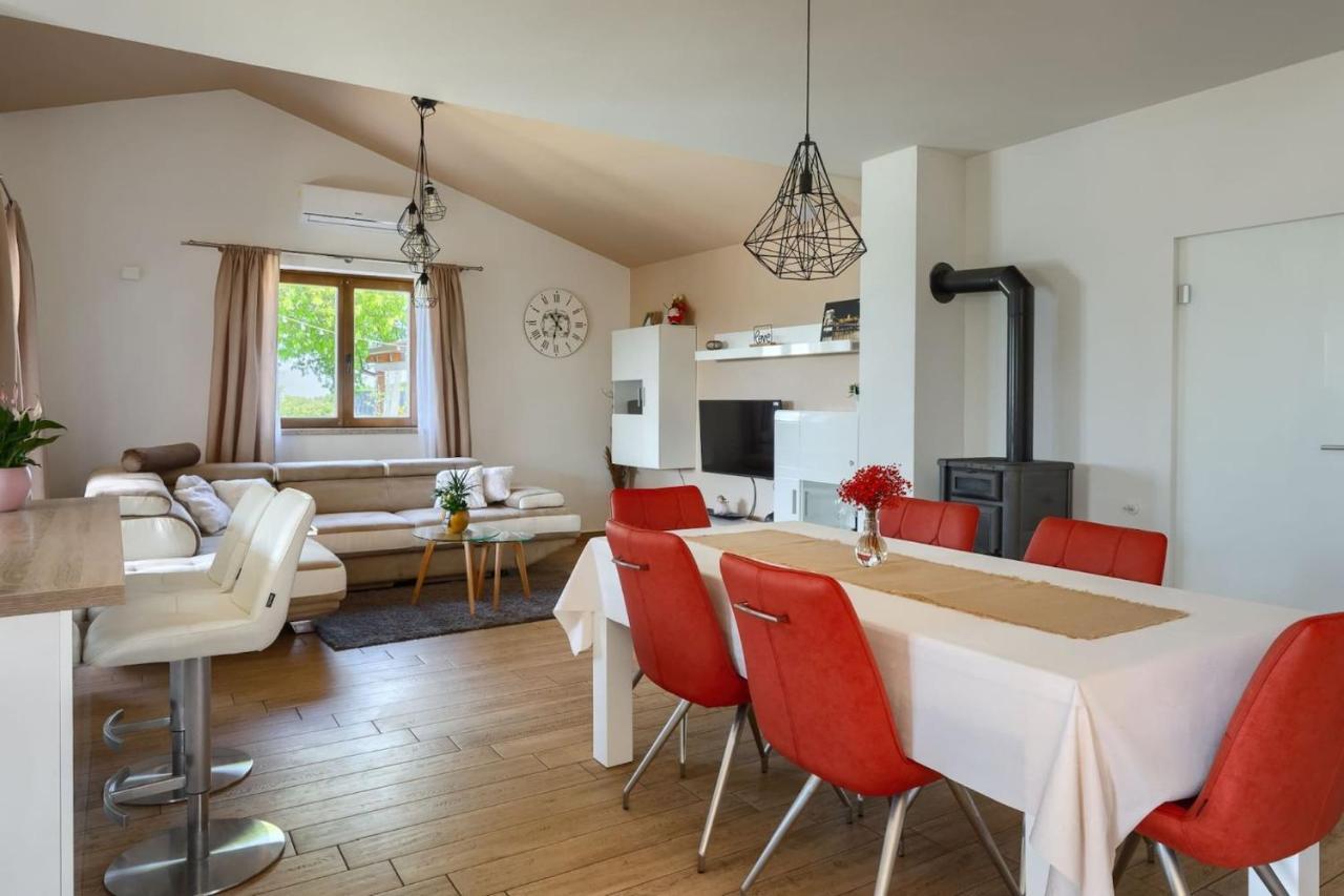 Activity Villa Gita With Pool And Grill In Tinjan 외부 사진