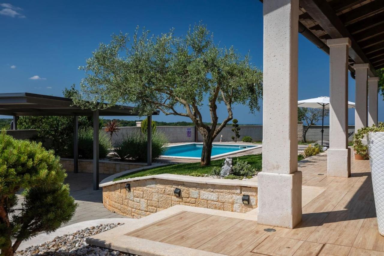 Activity Villa Gita With Pool And Grill In Tinjan 외부 사진