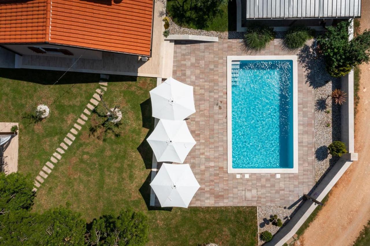 Activity Villa Gita With Pool And Grill In Tinjan 외부 사진