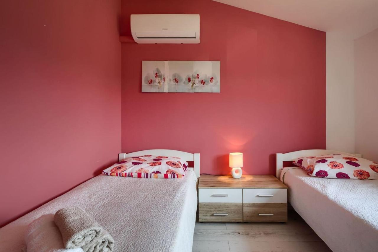 Activity Villa Gita With Pool And Grill In Tinjan 외부 사진