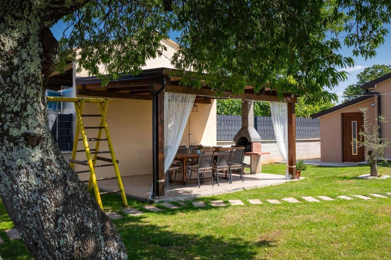 Activity Villa Gita With Pool And Grill In Tinjan 외부 사진
