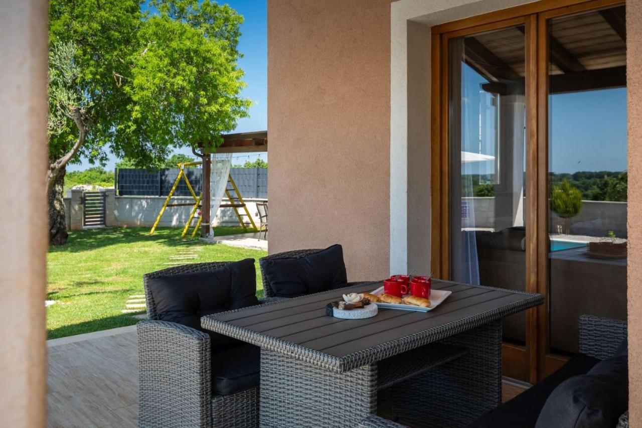 Activity Villa Gita With Pool And Grill In Tinjan 외부 사진