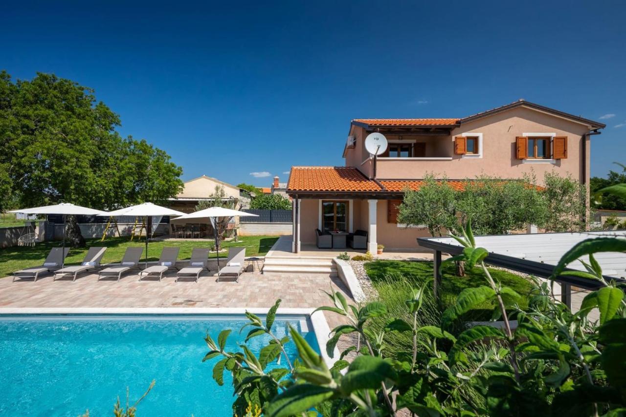 Activity Villa Gita With Pool And Grill In Tinjan 외부 사진