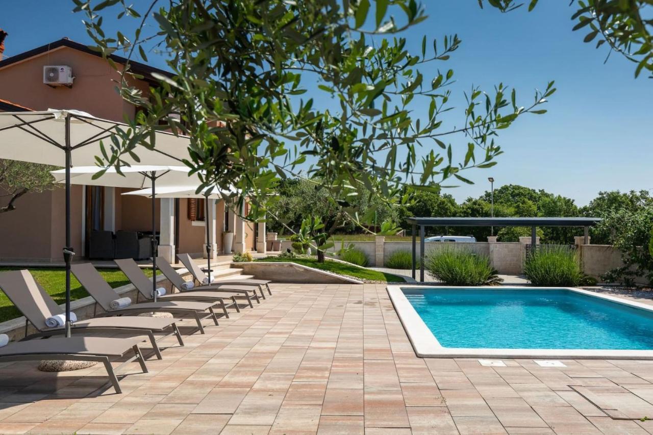 Activity Villa Gita With Pool And Grill In Tinjan 외부 사진