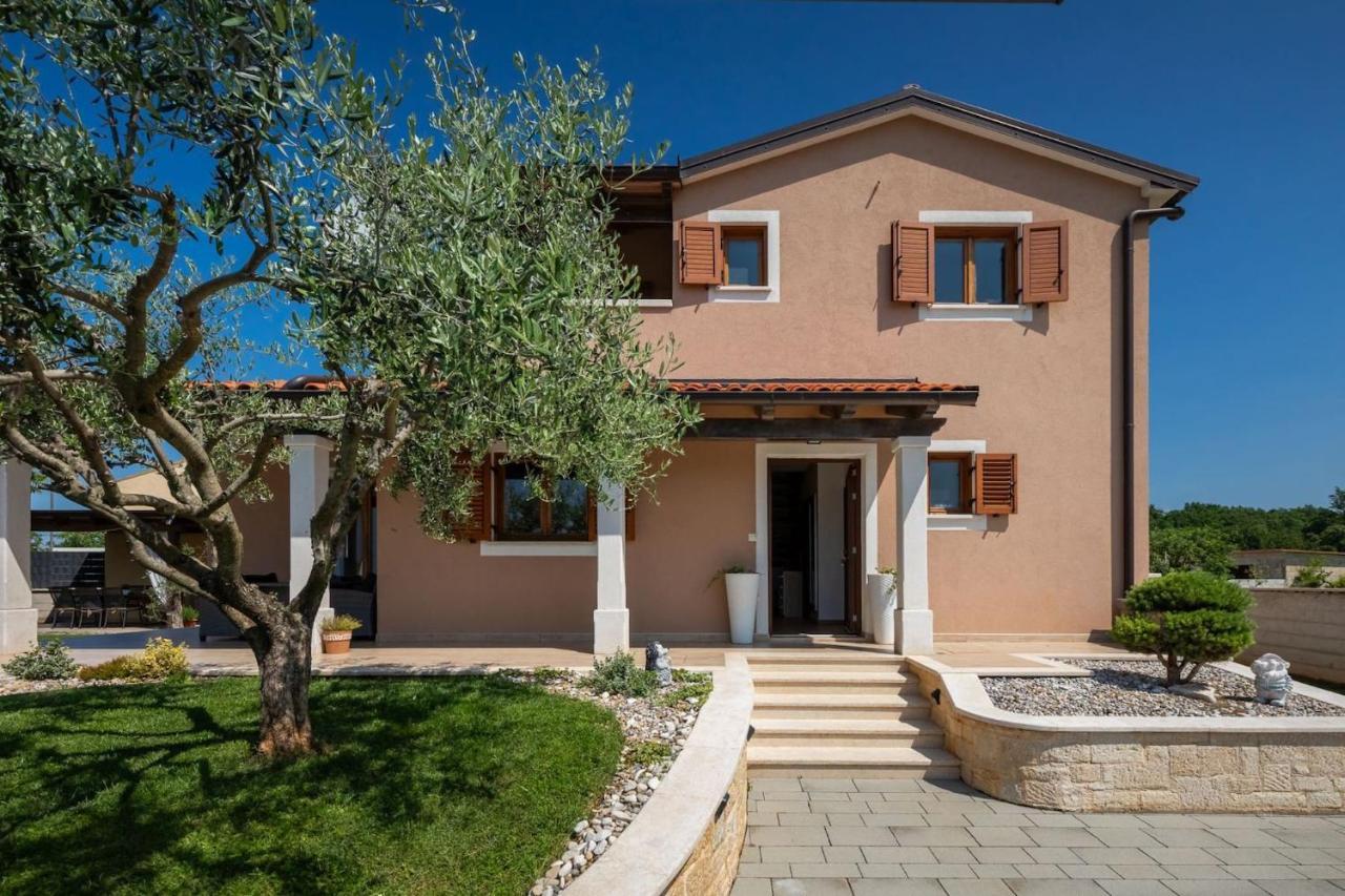 Activity Villa Gita With Pool And Grill In Tinjan 외부 사진