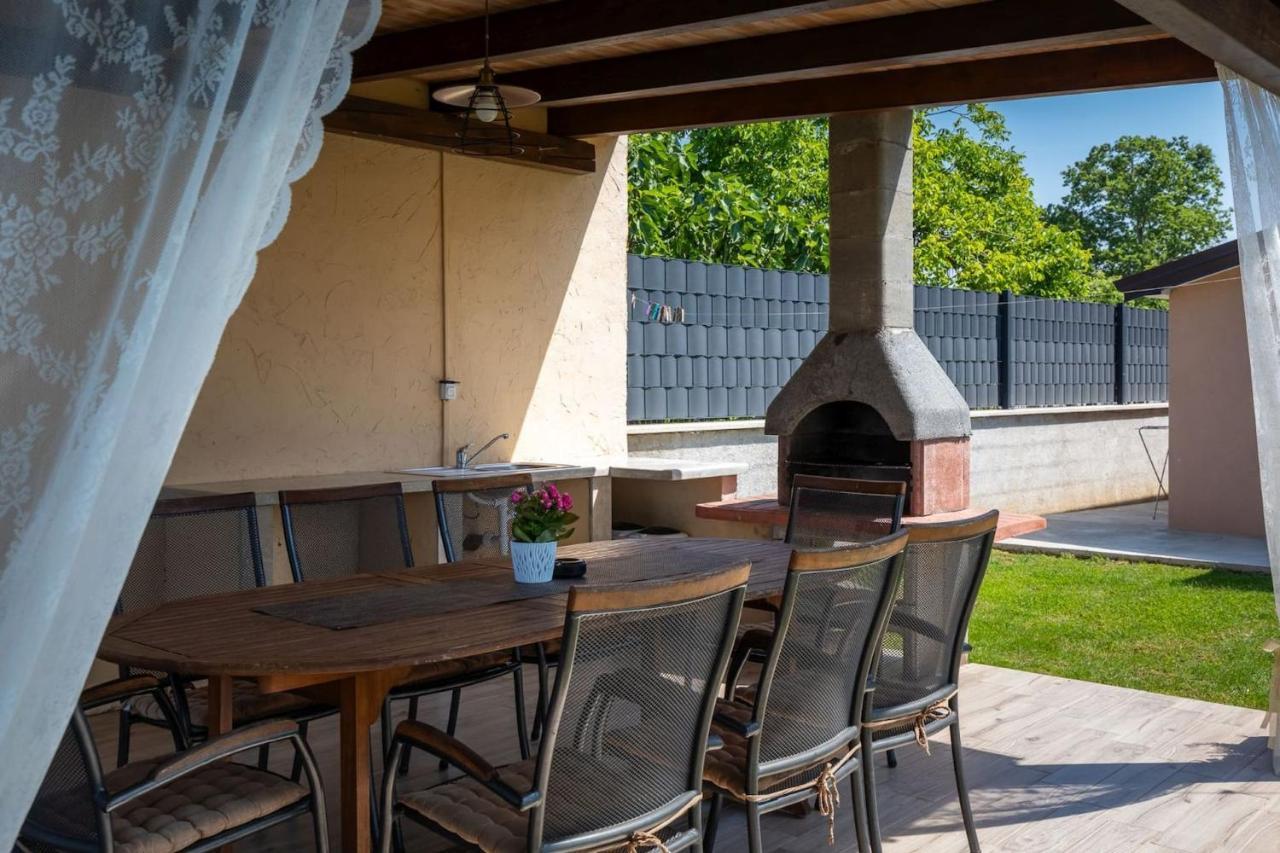 Activity Villa Gita With Pool And Grill In Tinjan 외부 사진
