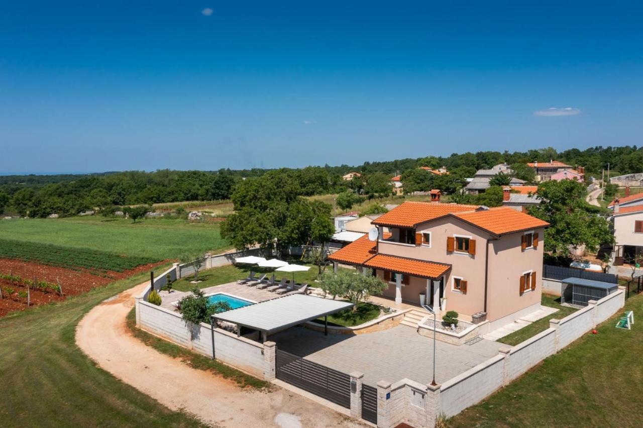 Activity Villa Gita With Pool And Grill In Tinjan 외부 사진